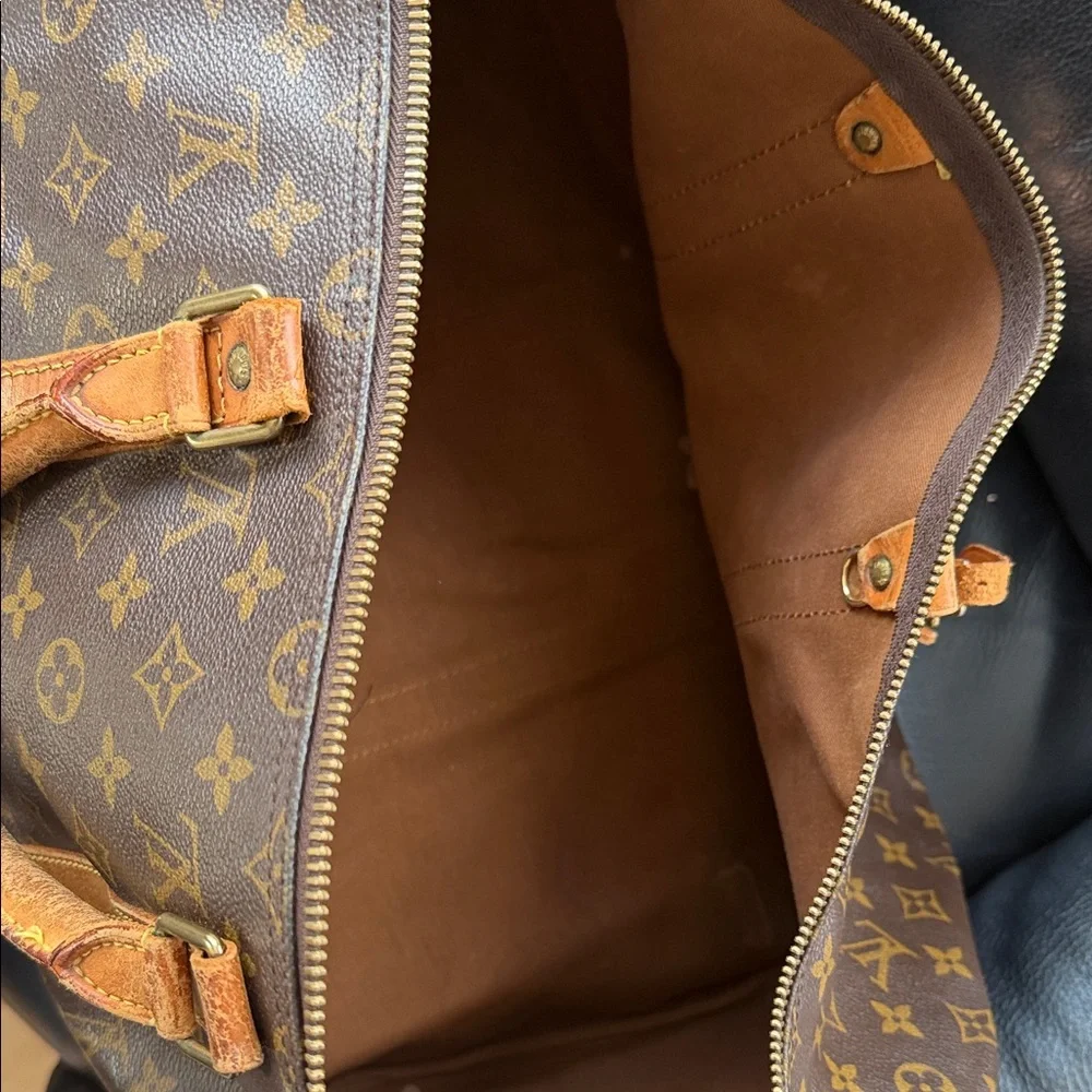 Vintage Louis Vuitton duffle bag with strap. Size 50 - Picture 12 of 14